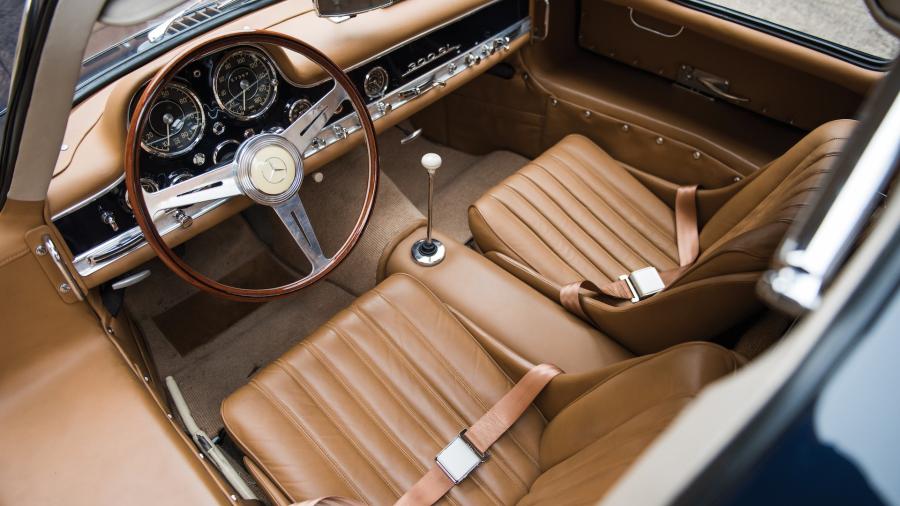 Интерьер Mercedes-Benz 300 SL Gullwing Coupe 1955 года  (фото 20 из 54)